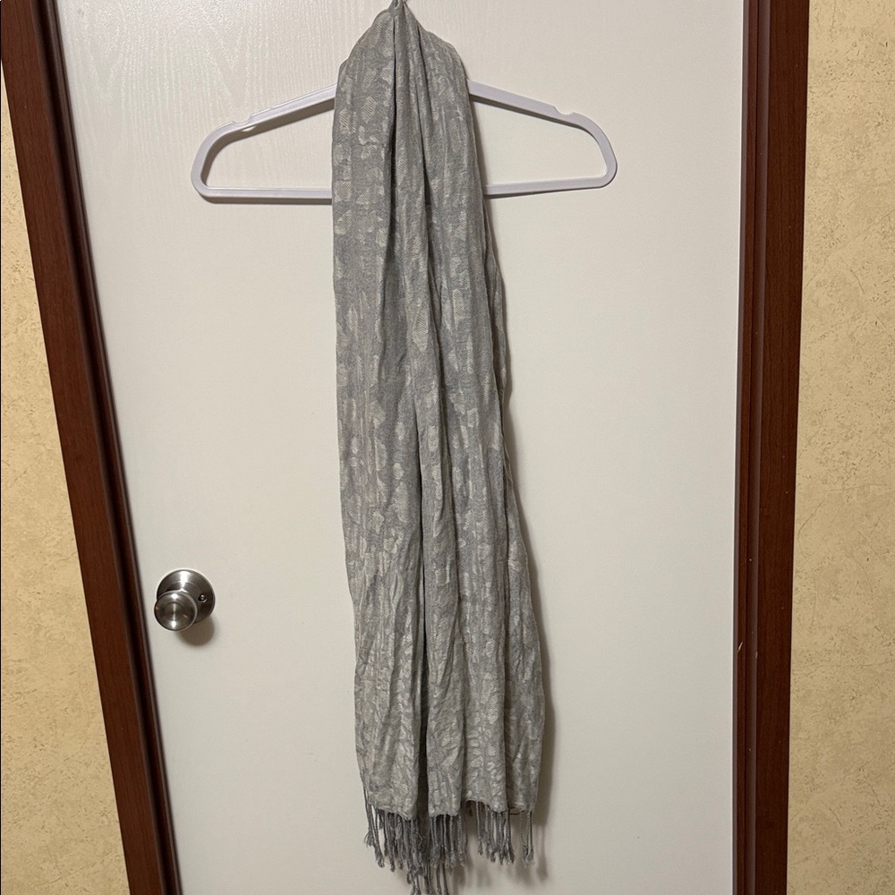 Elegant Gray Textured Scarf